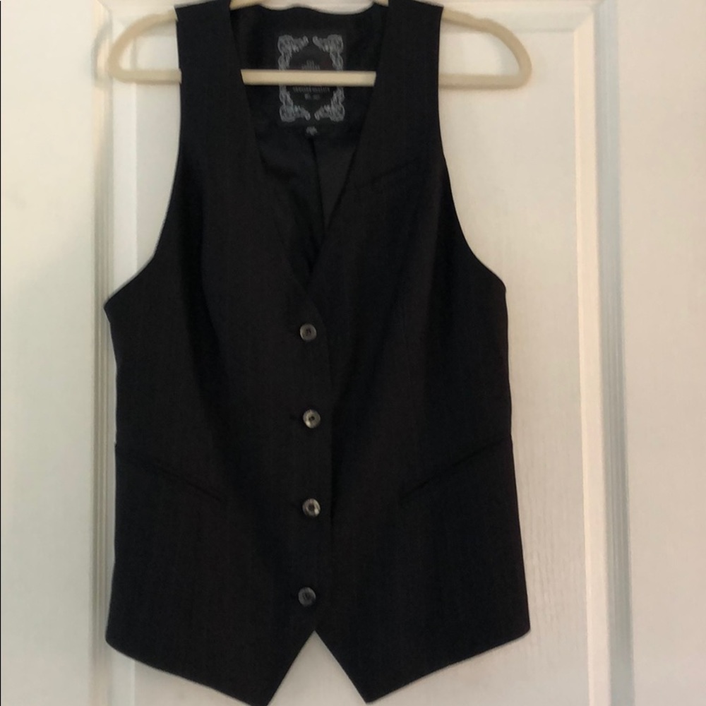 GUESS BLACK PINSTRIPED BUTTON DOWN VEST - Picture 1 of 7